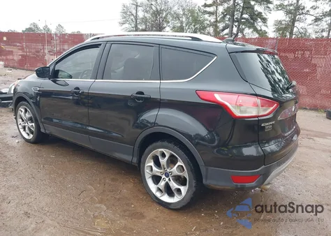 2015 Ford Escape Titanium z USA, uszkodzony, nr VIN 1FMCU0J99FUB12324